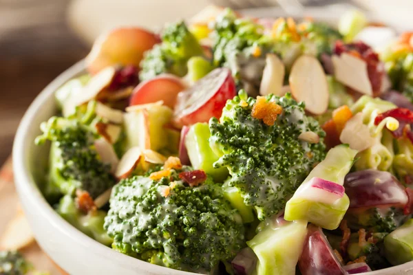 Ensalada de brócoli verde casera —  Fotos de Stock