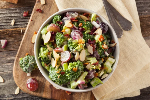 Ensalada de brócoli verde casera —  Fotos de Stock