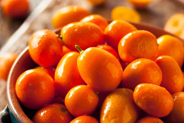 Rauwe biologische oranje Kumquats — Stockfoto