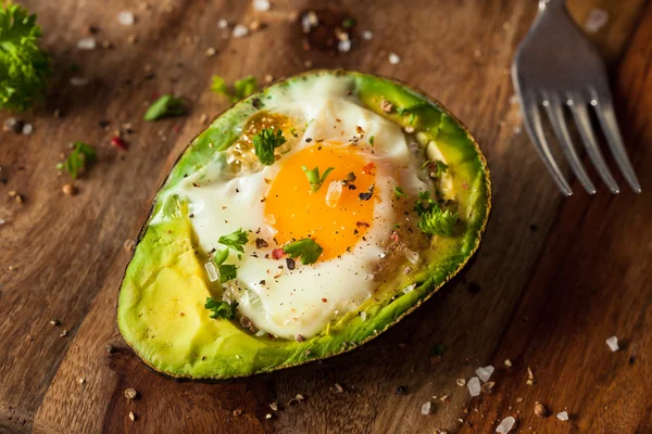 Homemade Organic Egg Baked in Avocado — Stock Photo, Image