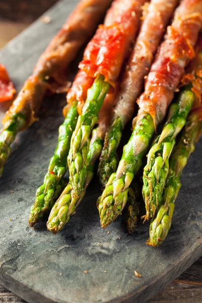 Homemade Prosciutto Wrapped Asparagus — Stock Photo, Image