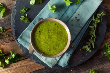 Ham organik yeşil Chimichurri sosu