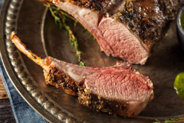 Ev yapımı ot kuzu kızartma