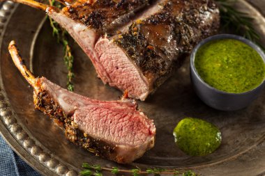 Ev yapımı ot kuzu kızartma