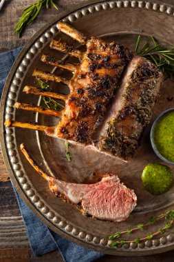 Ev yapımı ot kuzu kızartma