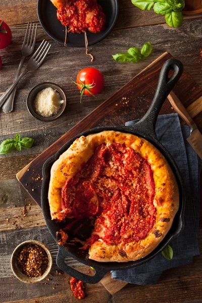 Házi serpenyőben Deep Dish Chicago Pizza — Stock Fotó