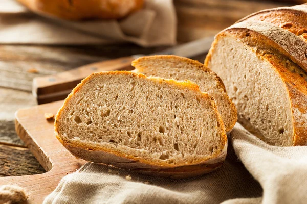 Pain de seigle croûté fait maison — Photo