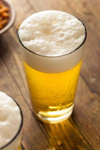 Rinfrescante pinta estiva di birra — Foto Stock