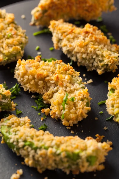 Hemgjord panerad stekt avokado frites — Stockfoto