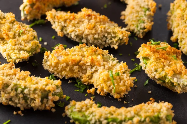 Hemgjord panerad stekt avokado frites — Stockfoto