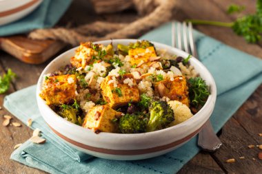 Ev yapımı Quinoa Tofu kase