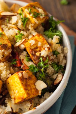Ev yapımı Quinoa Tofu kase