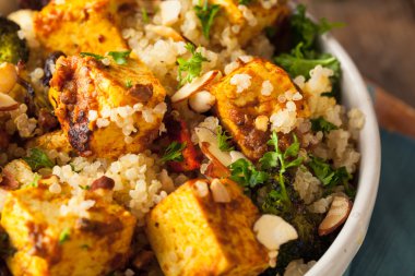 Ev yapımı Quinoa Tofu kase