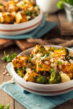 Ev yapımı Quinoa Tofu kase