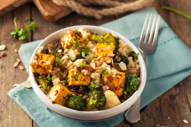 Ev yapımı Quinoa Tofu kase