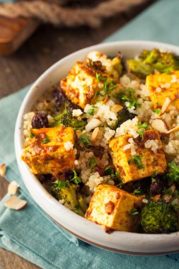 Ev yapımı Quinoa Tofu kase