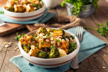 Ev yapımı Quinoa Tofu kase