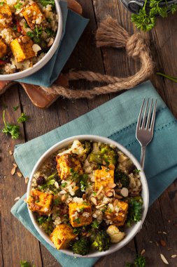 Ev yapımı Quinoa Tofu kase