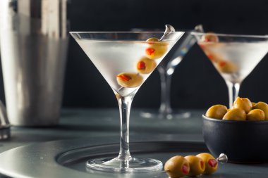 Klasik sarsılmış SEK Vodka Martini