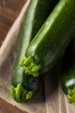 Ham yeşil organik kabak kabak