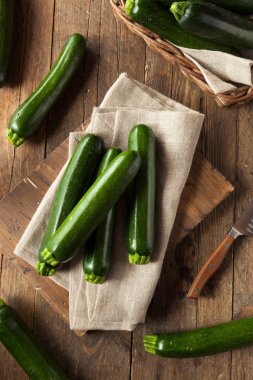 Ham yeşil organik kabak kabak