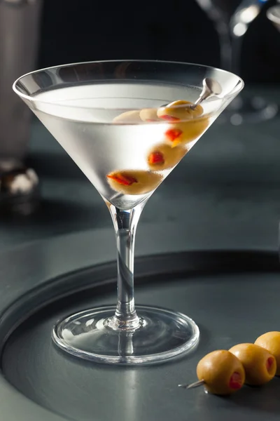 Klassischer geschüttelter trockener Wodka Martini — Stockfoto