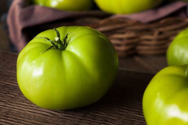 Ham organik yeşil domates