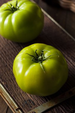 Ham organik yeşil domates