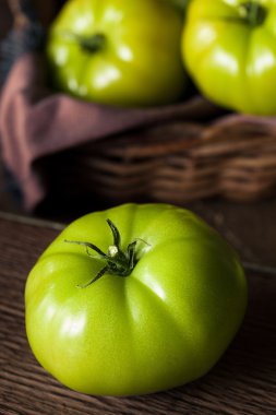 Ham organik yeşil domates