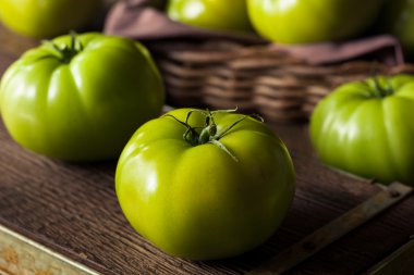 Ham organik yeşil domates