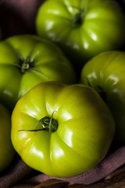 Ham organik yeşil domates