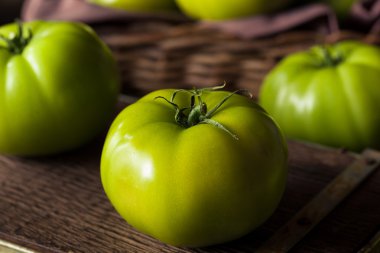 Ham organik yeşil domates