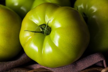 Ham organik yeşil domates