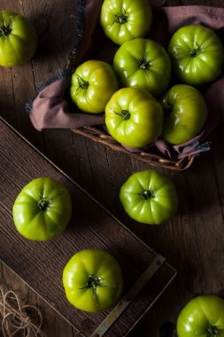 Ham organik yeşil domates