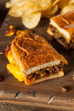 Ev yapımı kıyılmış peynir sandviç