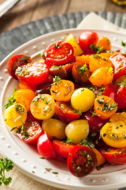 Ham organik kiraz domates salatası