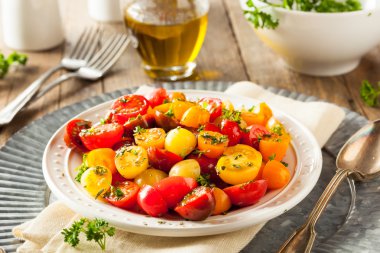 Ham organik kiraz domates salatası