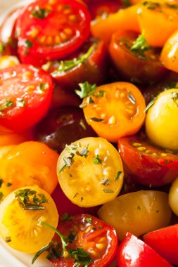 Ham organik kiraz domates salatası