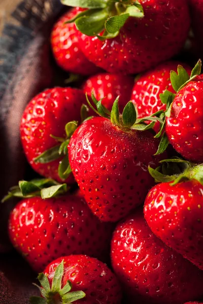 Raw Red Organic Strawberries — Stock Photo, Image