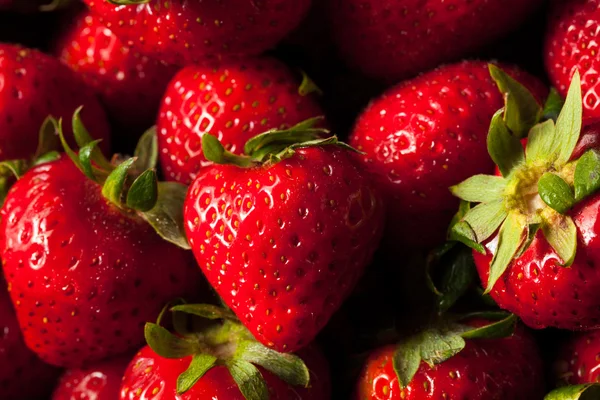 Raw Red Organic Strawberries — Stock Photo, Image