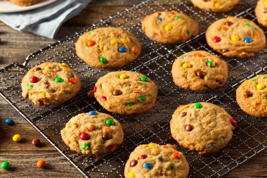 Ev yapımı şeker kaplı çikolatalı kurabiye