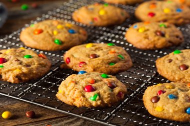 Ev yapımı şeker kaplı çikolatalı kurabiye