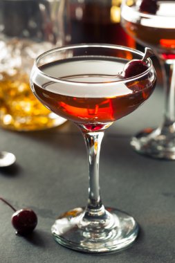 Ev yapımı çavdar Bourbon Manhattan