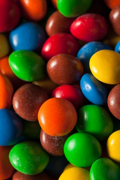 Chocolate recubierto de caramelo colorido arco iris — Foto de Stock