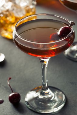 Ev yapımı çavdar Bourbon Manhattan