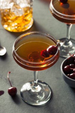 Ev yapımı çavdar Bourbon Manhattan