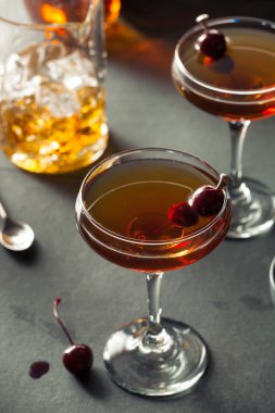 Ev yapımı çavdar Bourbon Manhattan