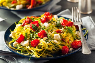 Ev yapımı kabak erişte Zoodles