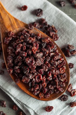Ev yapımı kuru siyah kuş üzümü