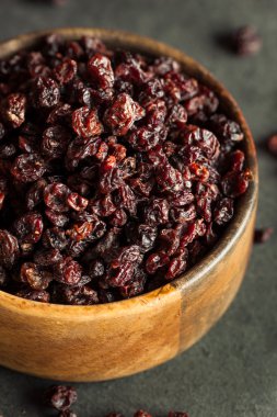 Ev yapımı kuru siyah kuş üzümü